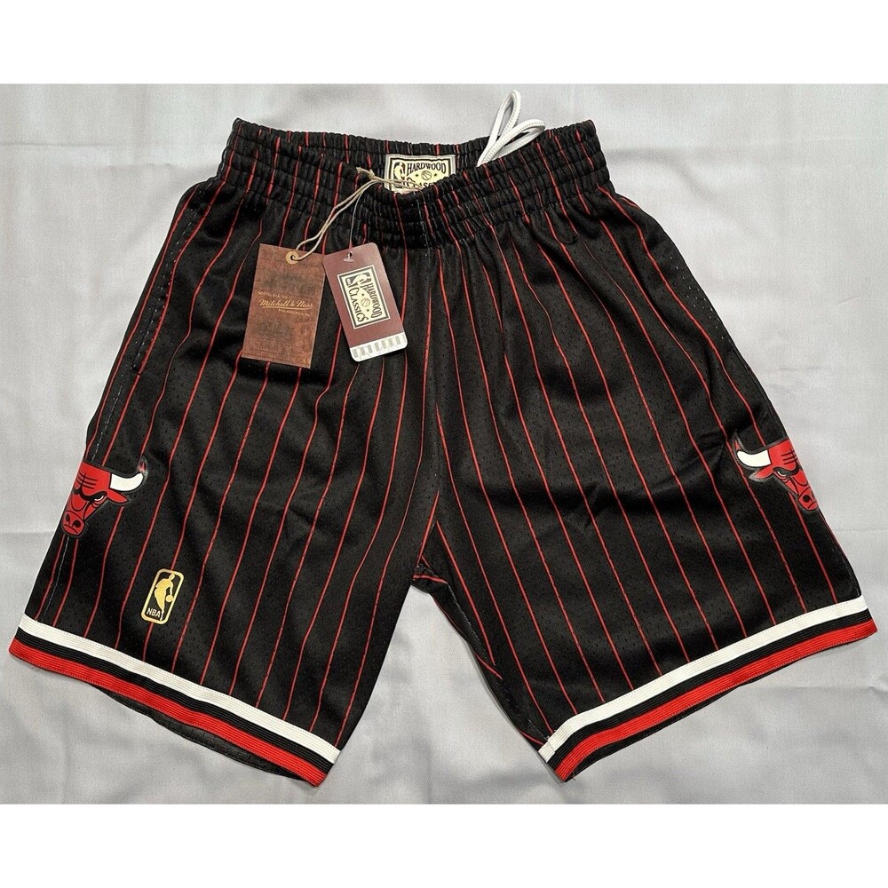 NWT Mitchell & Ness Chicago Bulls 96-97 NBA Alternate Swingman Men's S Shorts